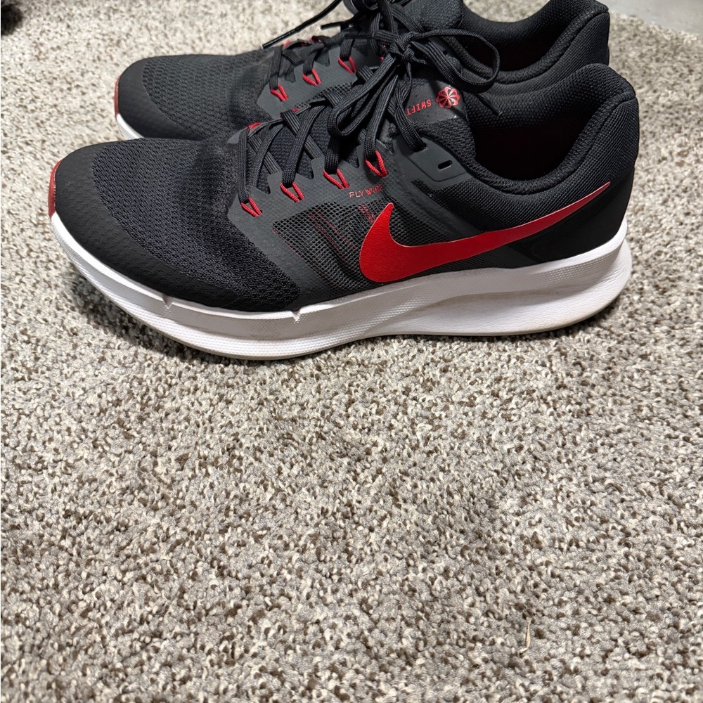 Nike Run Swift 3 University Red and Black